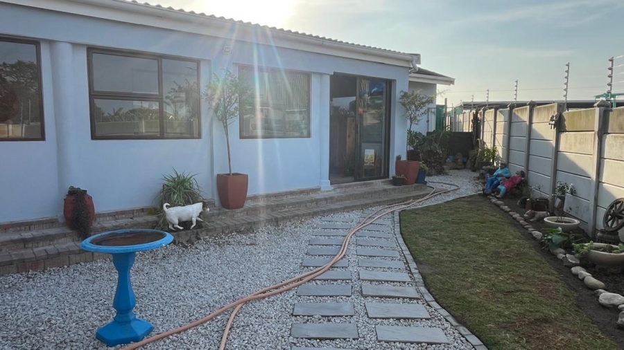 2 Bedroom Property for Sale in Wavecrest Eastern Cape